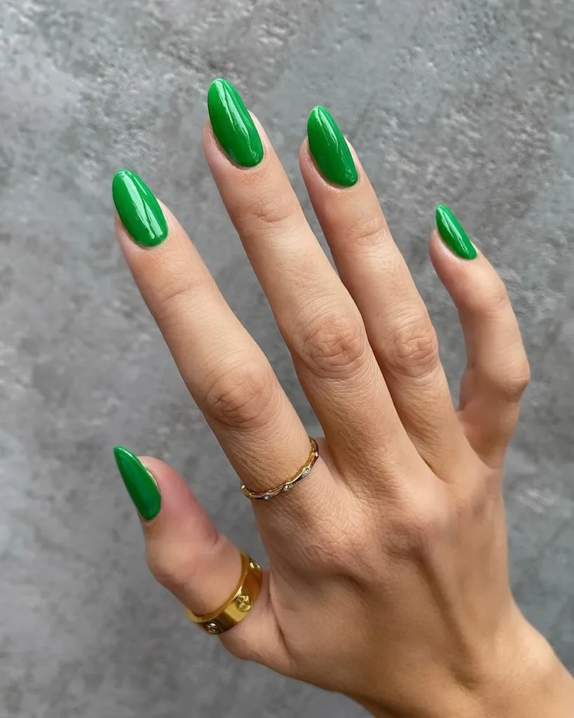 Esmalte Verão 2024 unha verde