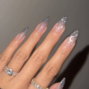 unhas para carnaval com glitter