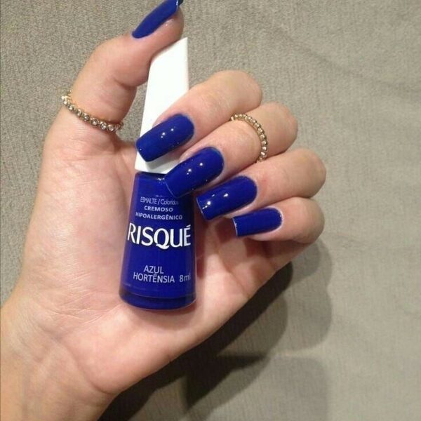 unhas azul escuro 