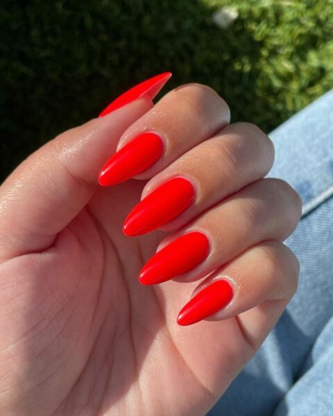 unhas vermelho coral