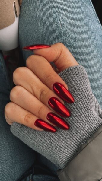 unhas vermelho metálico