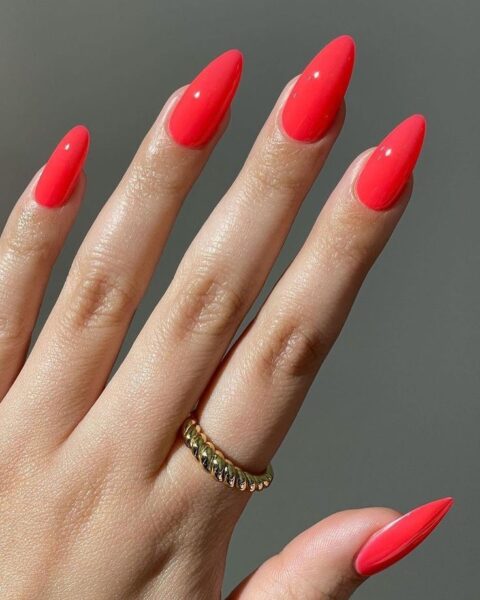 unhas vermelho neon 