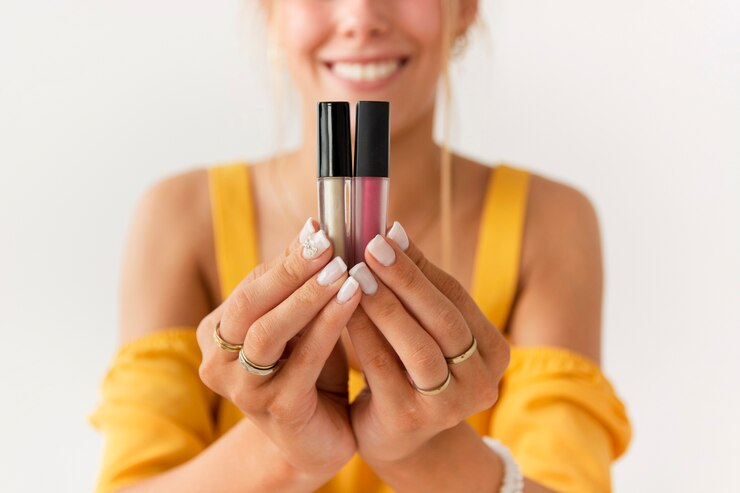 Esmalte rosa claro com francesinha: 4 ideias para você aderir https://vidarealdemulheres.com.br/wp-content/uploads/2024/08/image-17.png