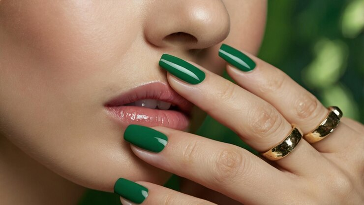 Esmalte verde militar: O que combina com ele? https://vidarealdemulheres.com.br/wp-content/uploads/2024/08/image-3.png