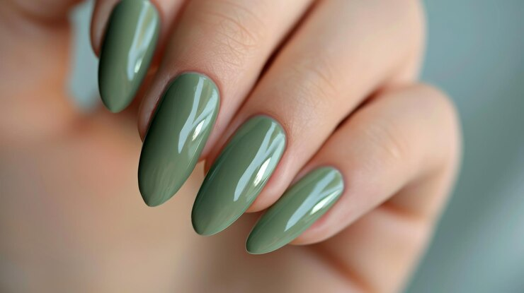 Esmalte verde militar: O que combina com ele? https://vidarealdemulheres.com.br/wp-content/uploads/2024/08/image-3.png