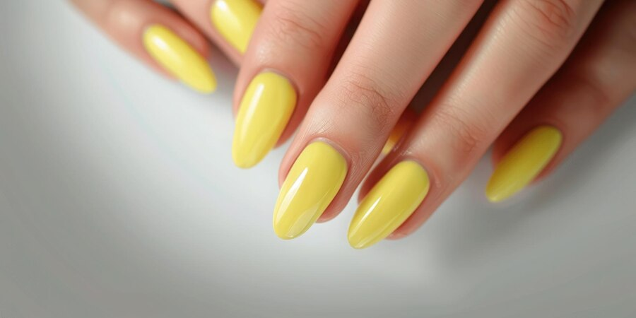 Esmalte amarelo: 10 ideias e tendências que vão fazer você se apaixonar https://vidarealdemulheres.com.br/wp-content/uploads/2024/09/esmalte-amarelo.png