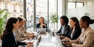 Femmes entrepreneures françaises collaborant dans un espace de coworking moderne, souriantes et déterminées.